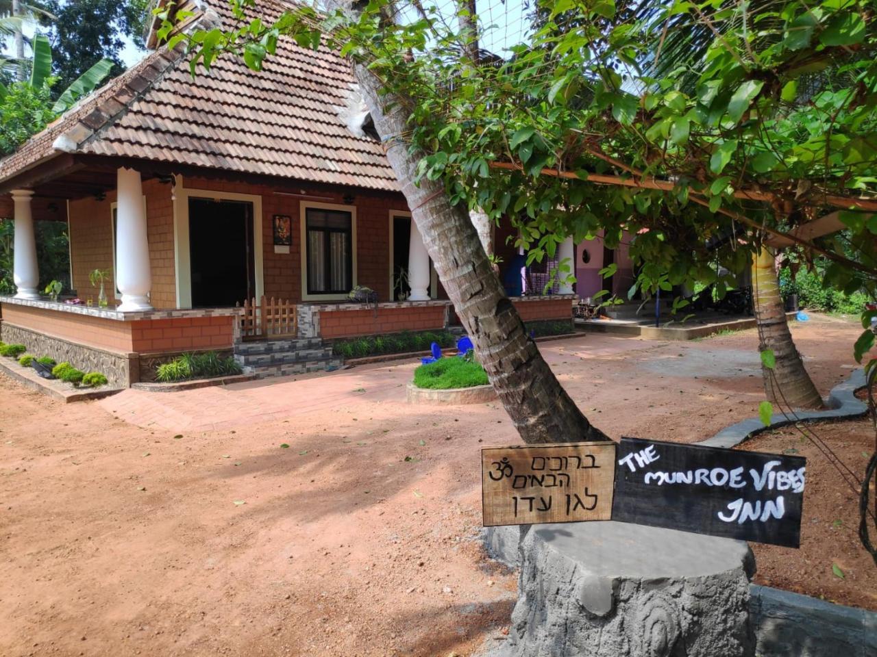 The Munroe Vibes Inn Mundrothuruth Exterior foto